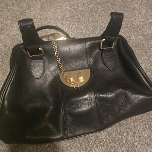 Elegant Black Leather Handbag Perlina